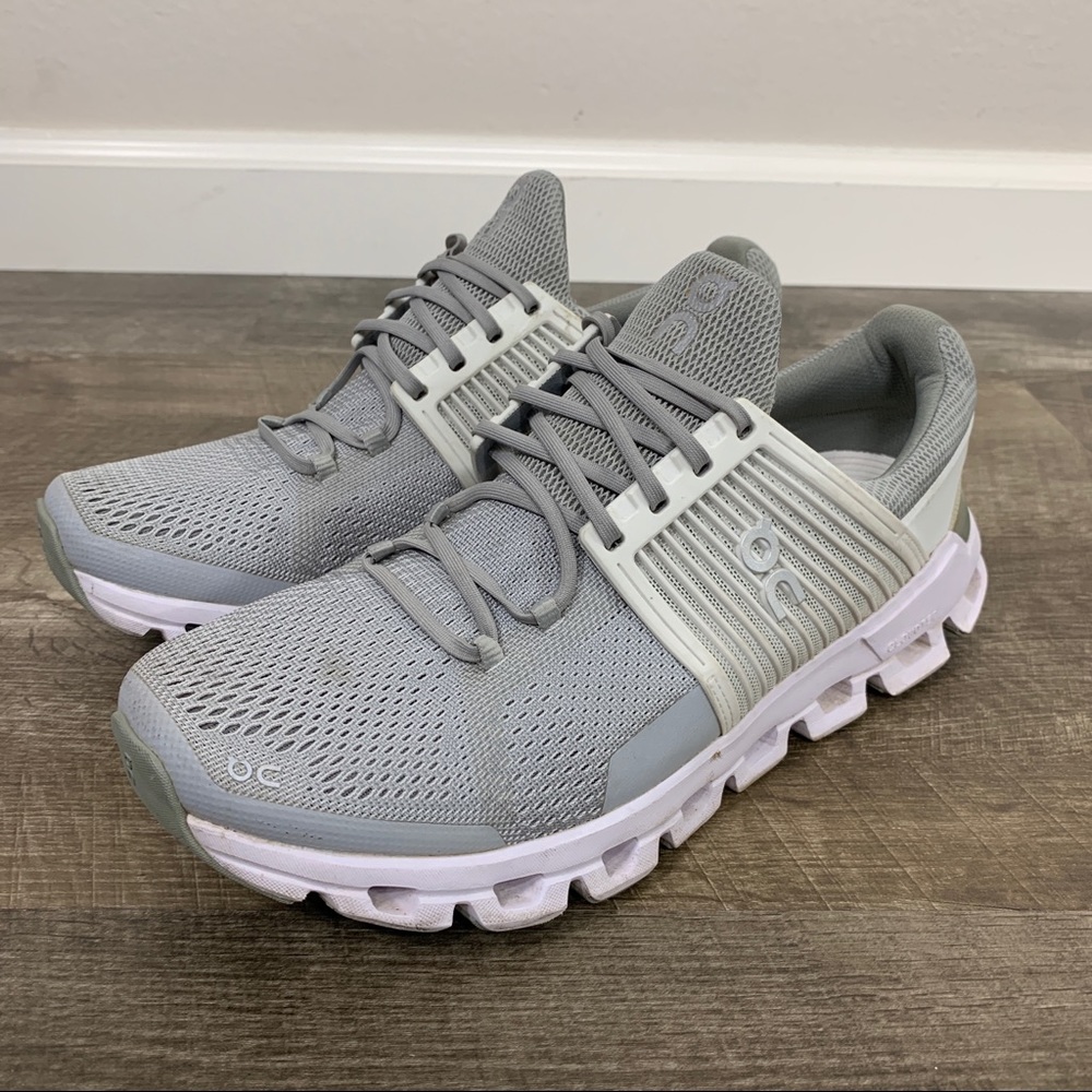 ON CLOUD Helion Sneakers